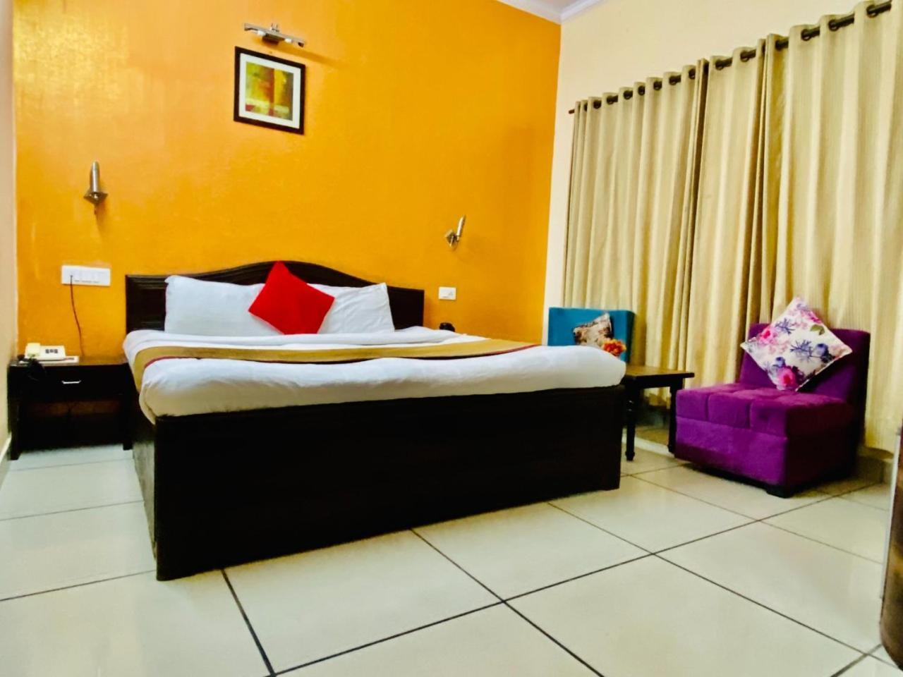 Hotel Aachman Regency With Rooftop Terrace شيملا المظهر الخارجي الصورة